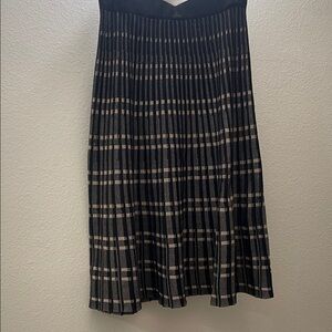 Chic Plaid A-Line Skirt in Black and Cream